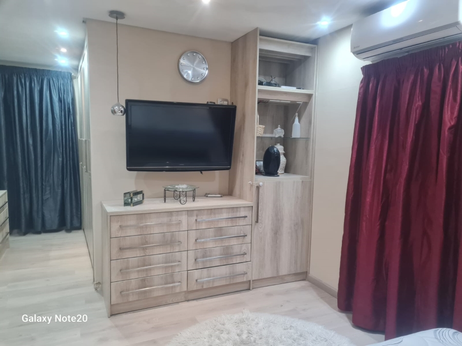 4 Bedroom Property for Sale in Zinniaville North West